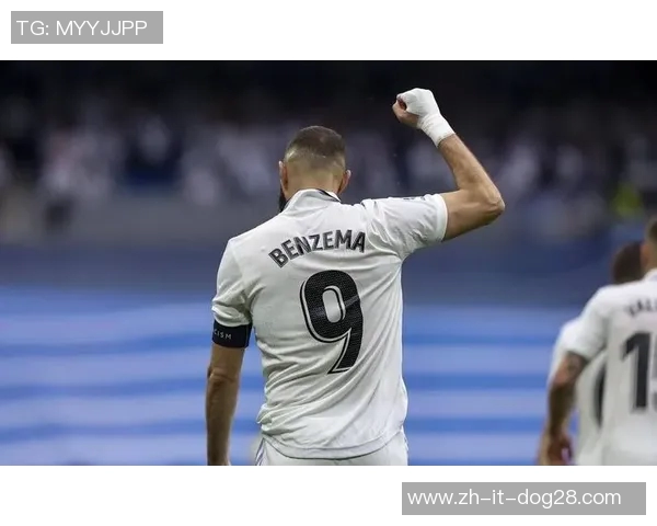 本泽马传奇足球生涯世界球星卡全解析与收藏价值探索 本泽马传奇足球生涯世界球星卡全解析与收藏价值探索